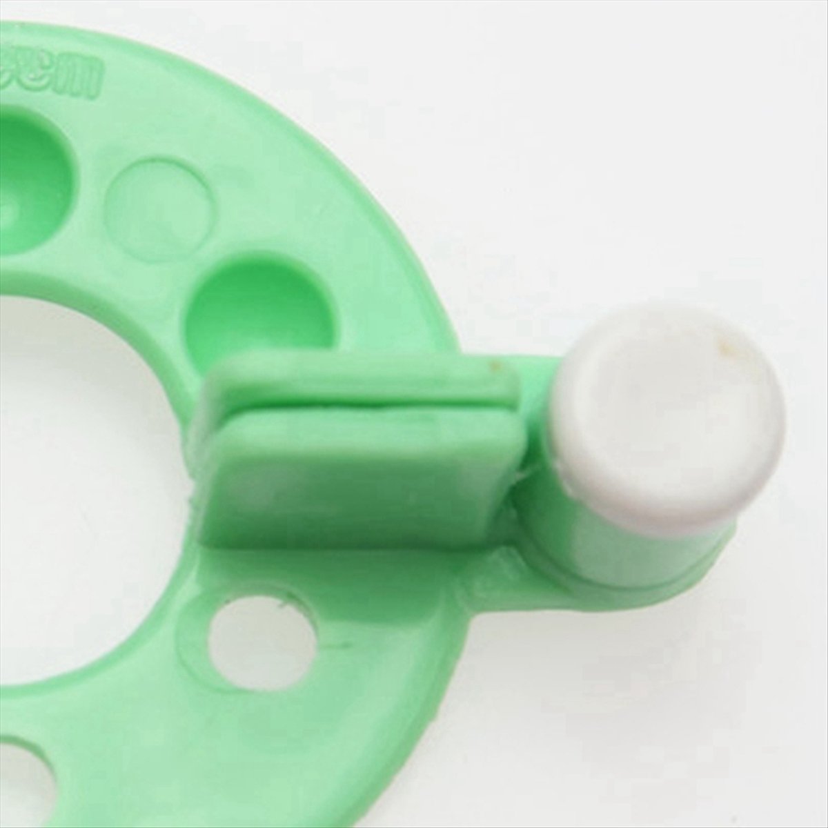 مجموعة أدوات صنع كرات البوم بو - مراجعة Pom Pom Maker Tool وسعره