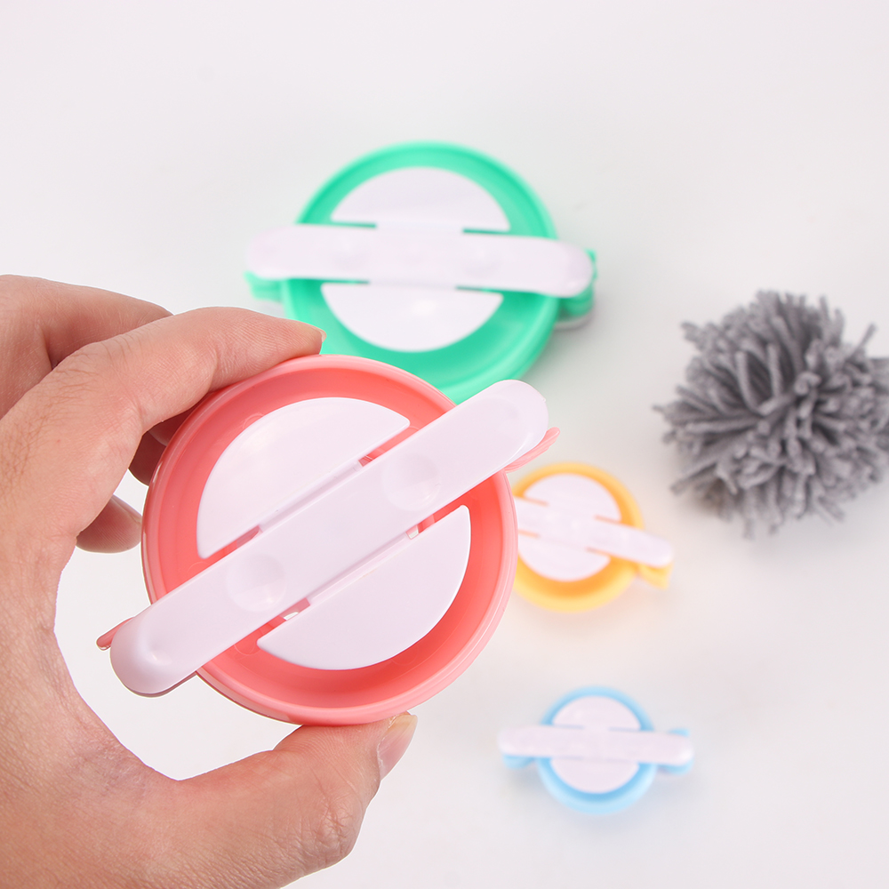أداة صنع كرات البوم بوم المحبو - مراجعة Pom Pom Maker Tool وسعره